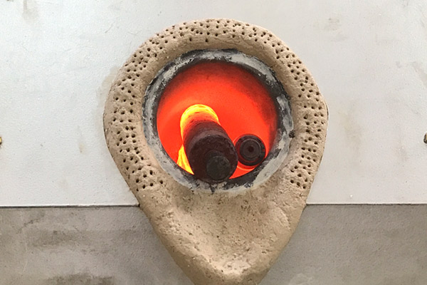 小型熔炼炉熔炼中.jpg